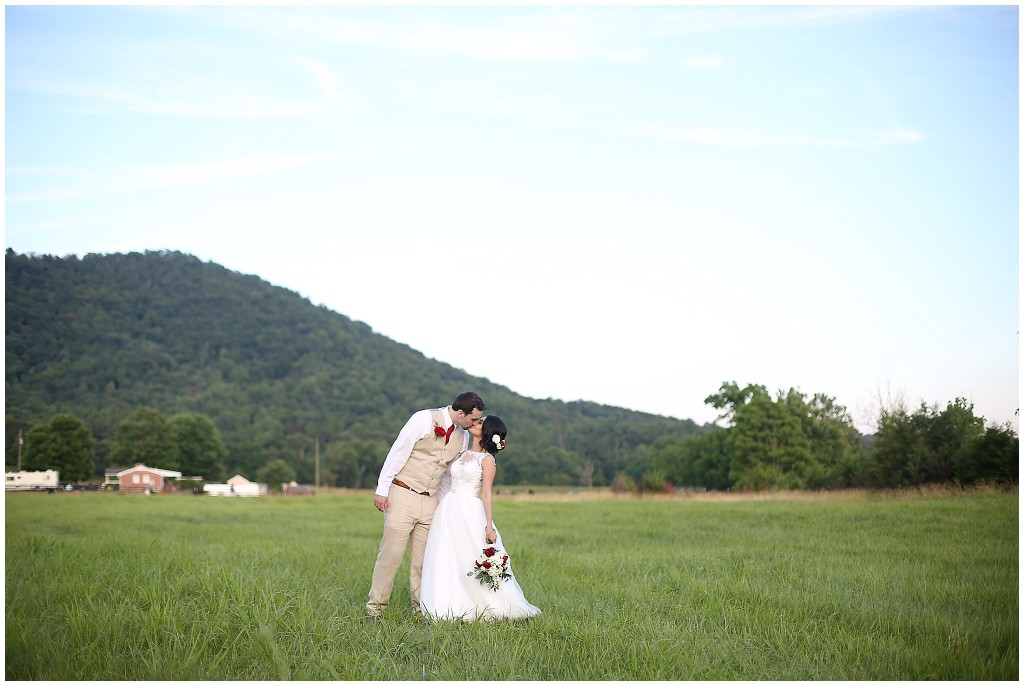 Beautiful-Mountain-Wedding-at-the-Rosebrook-Inn-Charlottesville-VA-Photos-by-Ashley-Glasco-Photography (102)