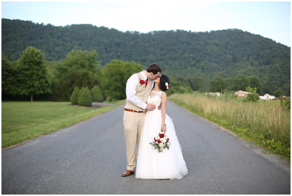 Beautiful-Mountain-Wedding-at-the-Rosebrook-Inn-Charlottesville-VA-Photos-by-Ashley-Glasco-Photography (115)