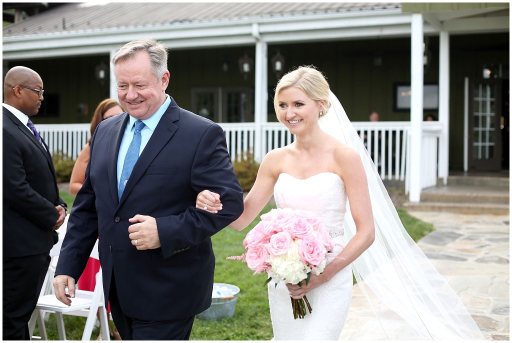 A-Classic-Wedding-at-Bluemont-Vineyard-Bluemont-VA-Photos-by-Ashley-Glasco-Photography (30)