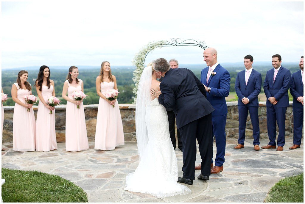 A-Classic-Wedding-at-Bluemont-Vineyard-Bluemont-VA-Photos-by-Ashley-Glasco-Photography (32)