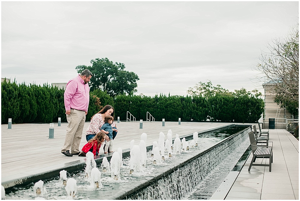 A-Family-Lifestyle-Session-at-the-VMFA-Richmond-VA-Photography-by-Ashley-Glasco-Photography (16)
